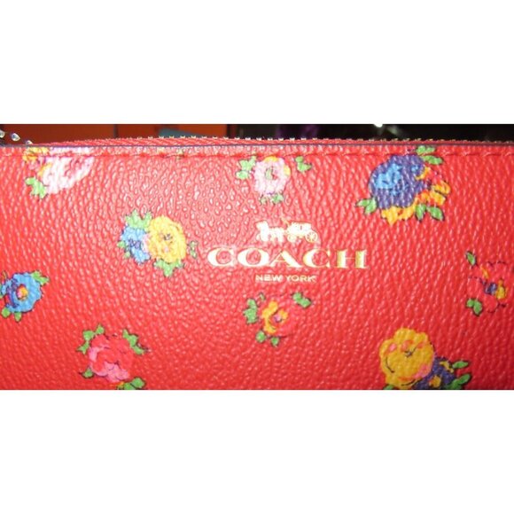 COACH Corner Zip Wristlet Miami Red Rose Print 4 X 6 - Picture 7 of 13
